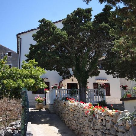 Apartments And Rooms With Parking Space Cunski, Losinj - 2498 Exterior photo