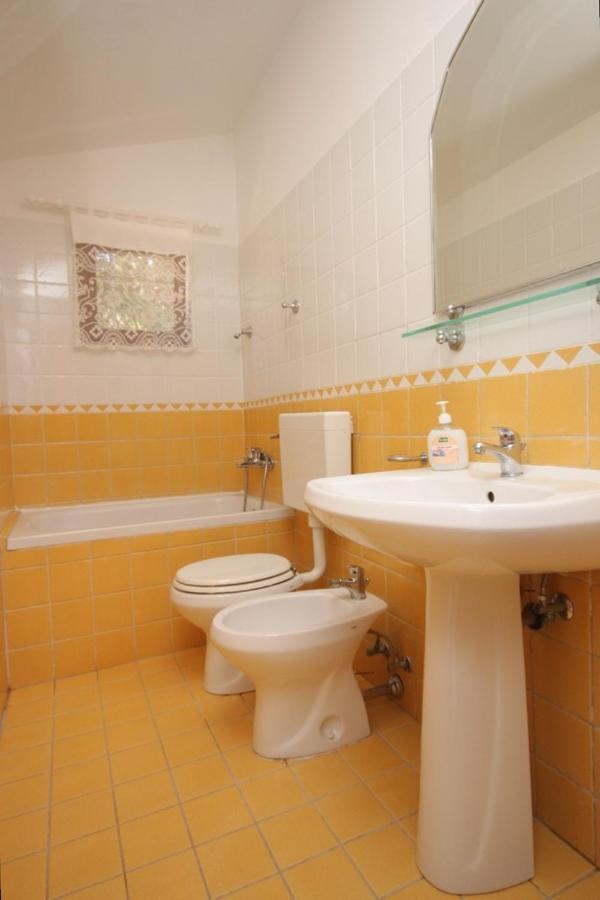 Apartments And Rooms With Parking Space Cunski, Losinj - 2498 Exterior photo